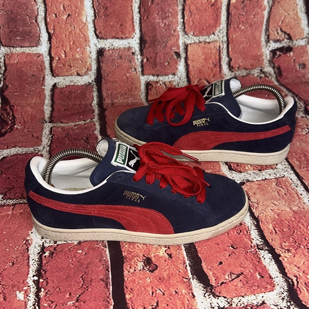 Vintage European style  Puma Navy Blue Suede Unisex Sneakers Size Women’s 6.5 - Picture 2 of 9